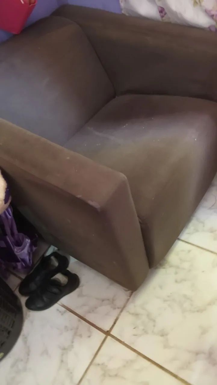 Vendo poltrona, bem conservada, com os 4 pés  - Foto 3