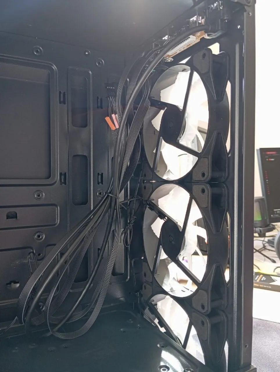 Gabinete Gamer Hayom Mid Tower Vidro Temperado 3 Fans RGB 1 sys fan Black **NOVO** (VENDO  - Foto 2