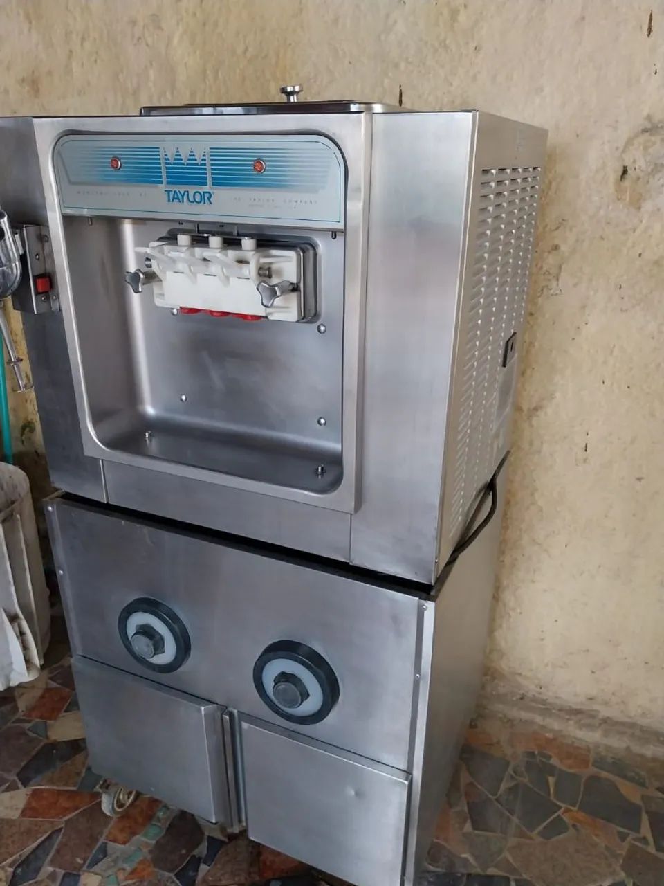 Máquina industrial de sorvete e milk-shake 