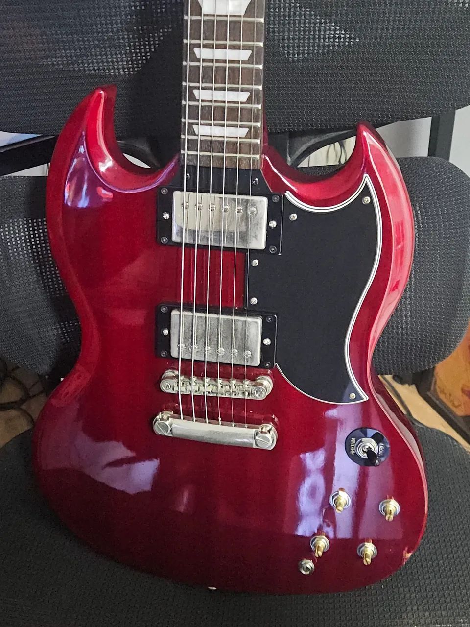Guitarra Epiphone SG Pro Cherry + Hardcase