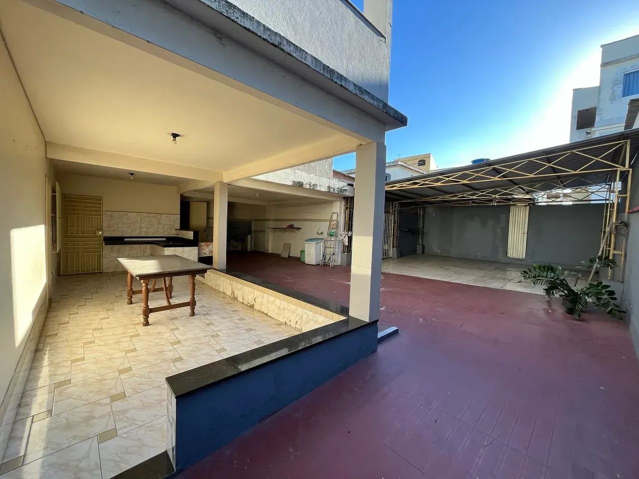 Prédio Residencial na Principal