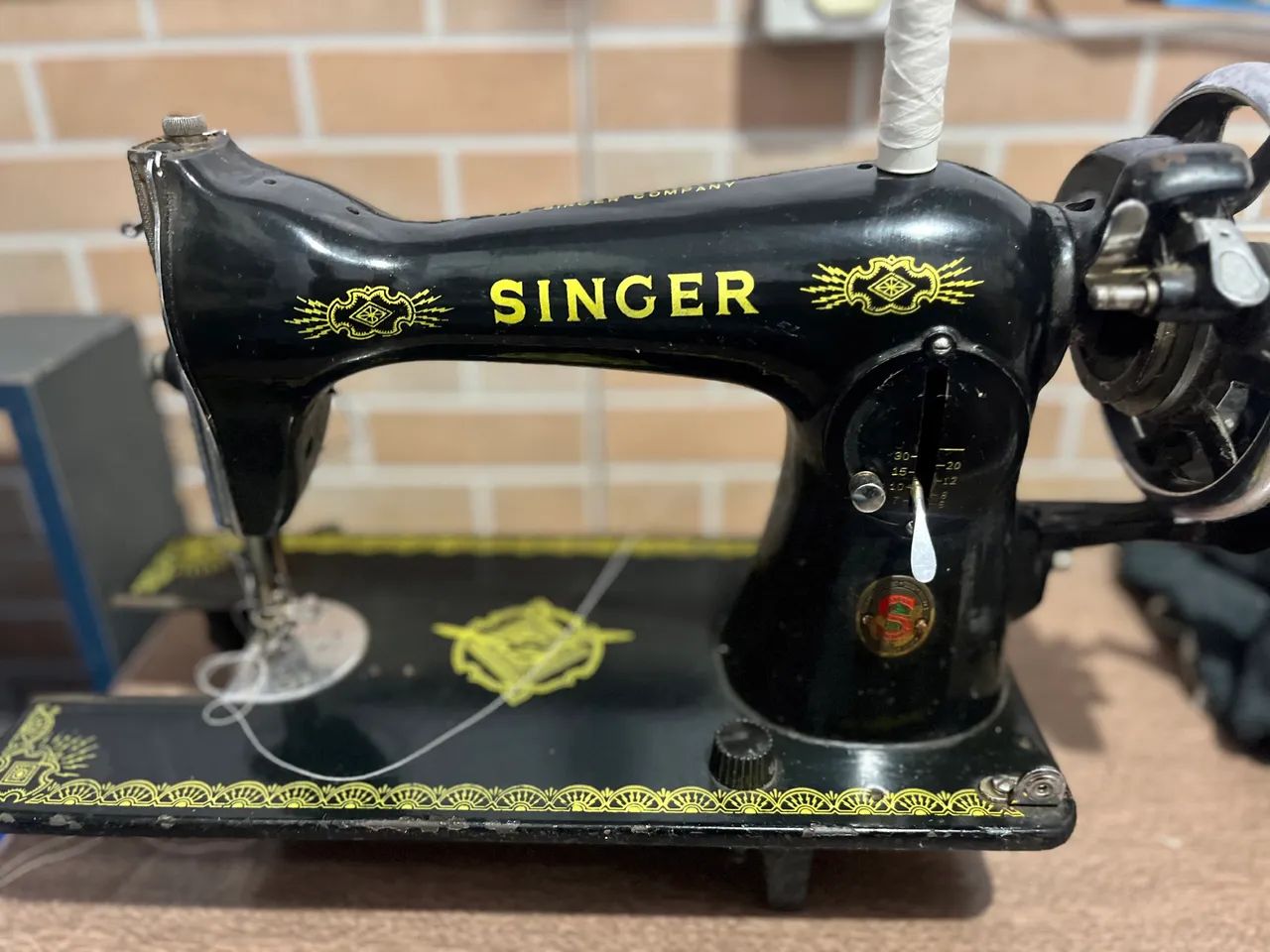 Máquina singer antiga65048978008195120