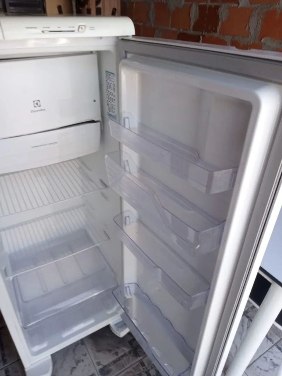 Geladeira Eletrolux 240 l - Foto 3