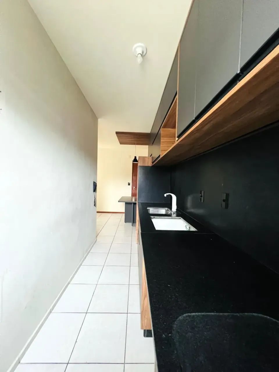 AP 2 dormitórios com cozinha planejada e VG privativa - Biguaçu-SC - Foto 4