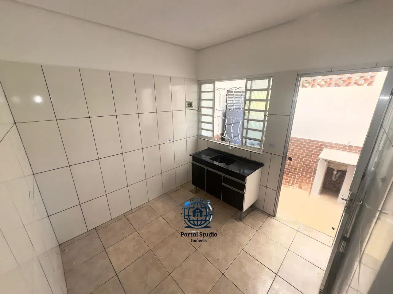 Casa Kitnet com lavanderia - Jd. das Bandeiras - Foto 2