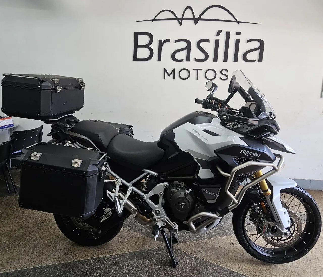 Triumph 1200 Rally Explorer 2022 - 1484854962 | OLX