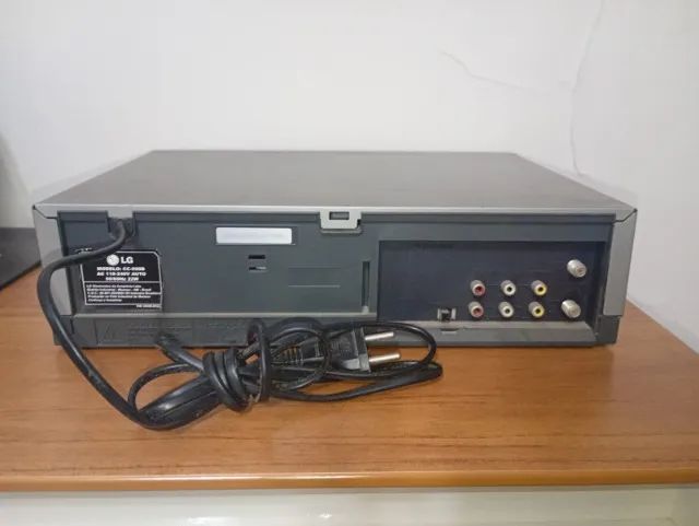 Vende-se vídeo cassete - Com controle - Foto 2