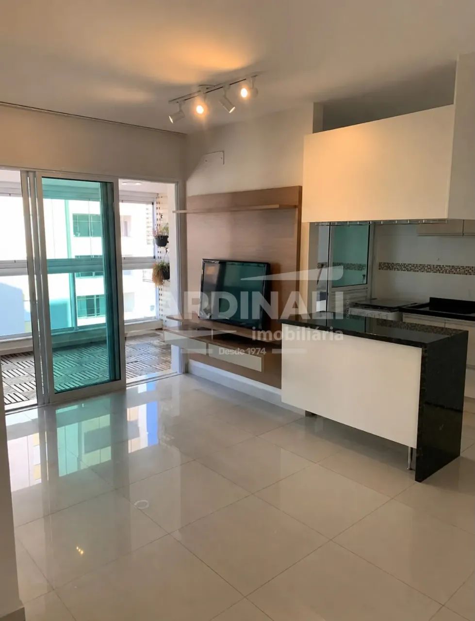 Apartamento à Venda no Centro de Campinas - Divisa com Cambuí, 2 Dormitórios e Varanda Gou - Foto 2
