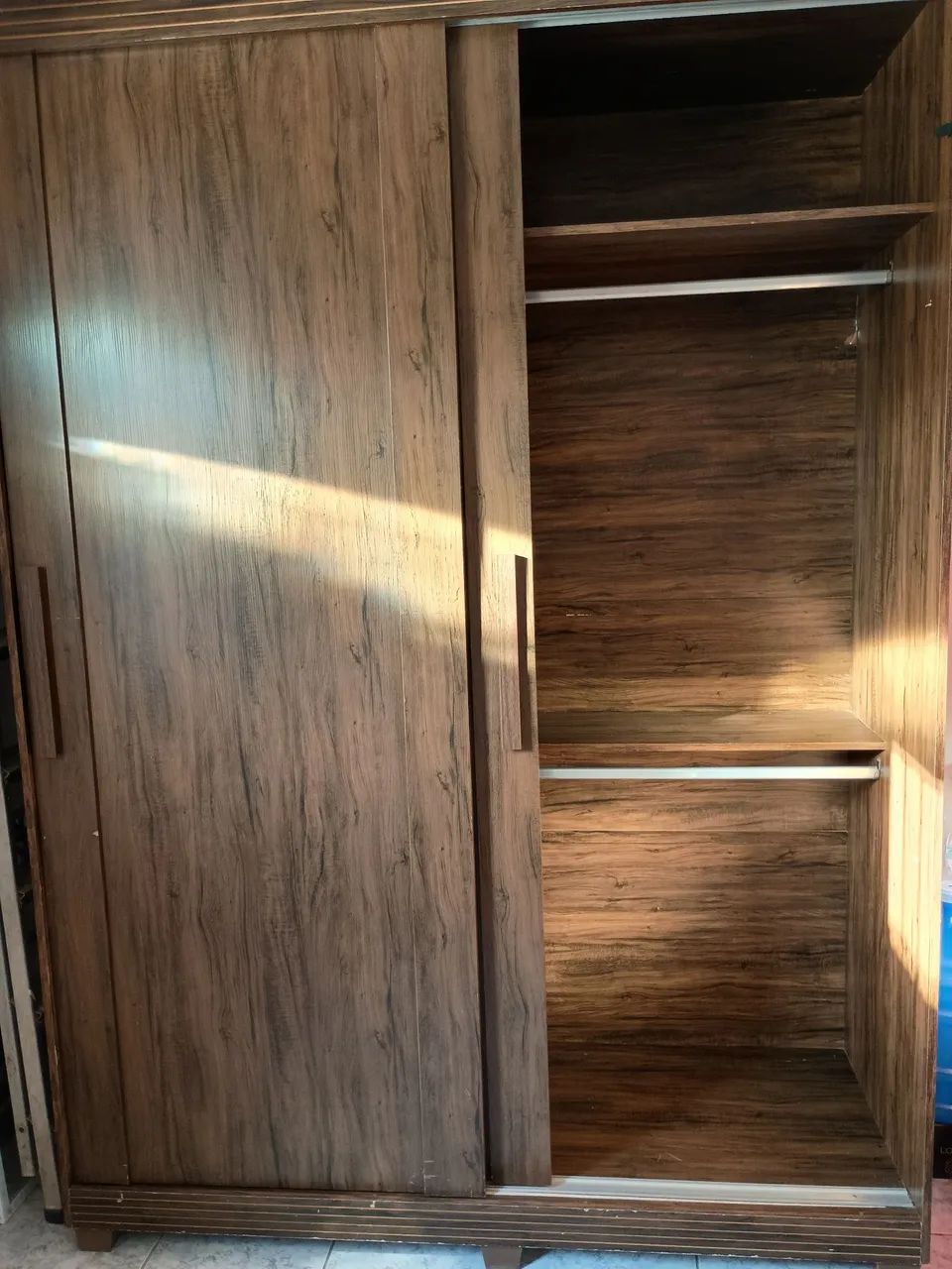 Vendo Guarda roupa de solteiro 