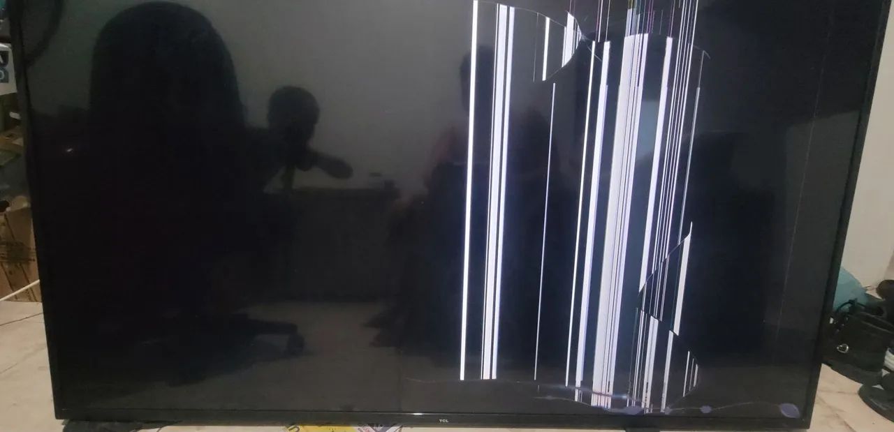 TV de 65 da Semp TCL 65P65US e uma Samsung 32 com defeito no display - Foto 2
