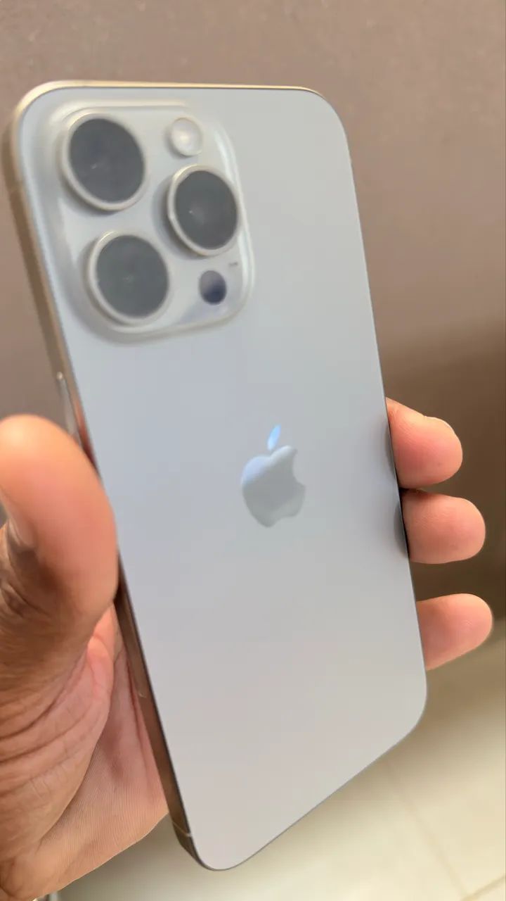 Vendo ou troco iPhone 15 pro Max  - Foto 2