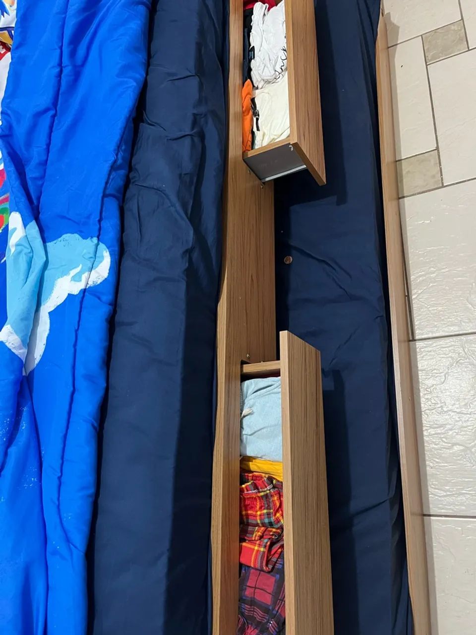 Cama de solteiro, com nicho, duas gavetas e baú  - Foto 3