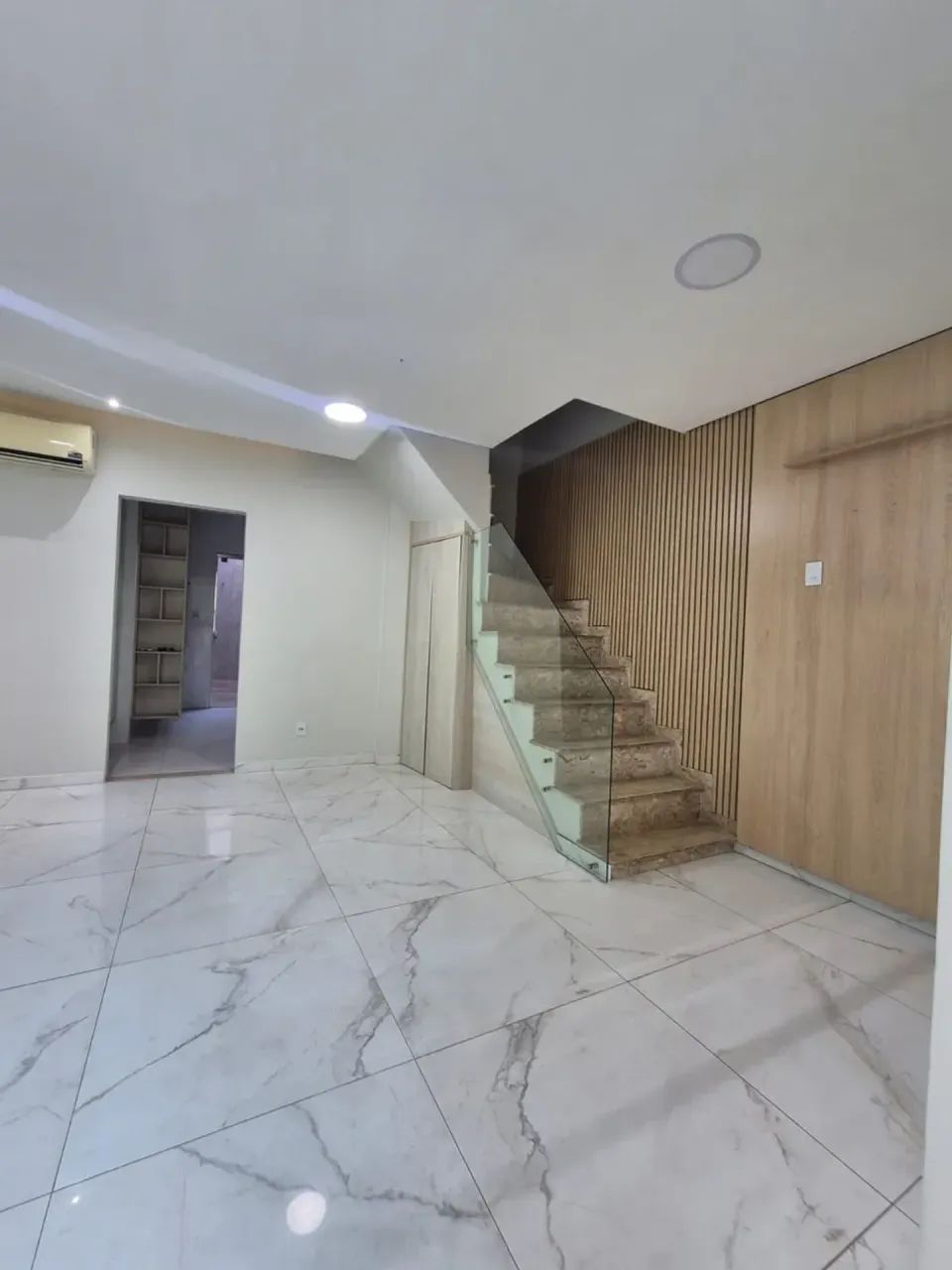 Casa Duplex com 03 quartos e área externa disponível para aluguel - Foto 4