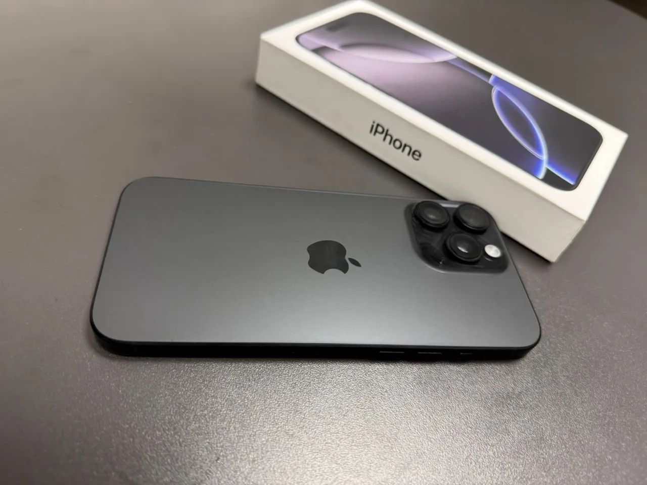 Apple iPhone 16 Pro Max (256 GB) - Titânio preto - Foto 2