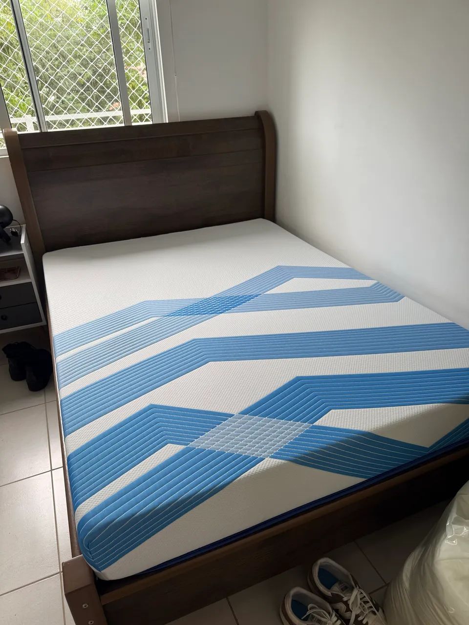 Cama casal com colchão 