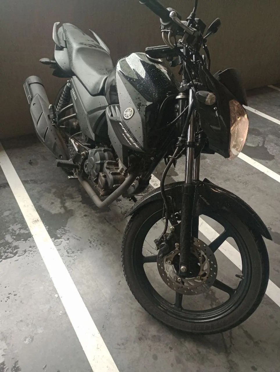 Moto fazer 150 com apenas 4200 km rodados .