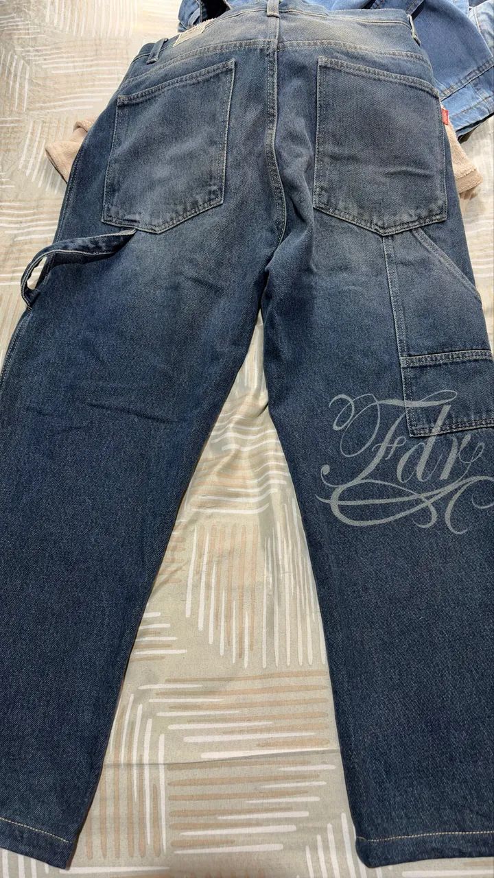 Calça jeans estilo cargo da FDR - Foto 2