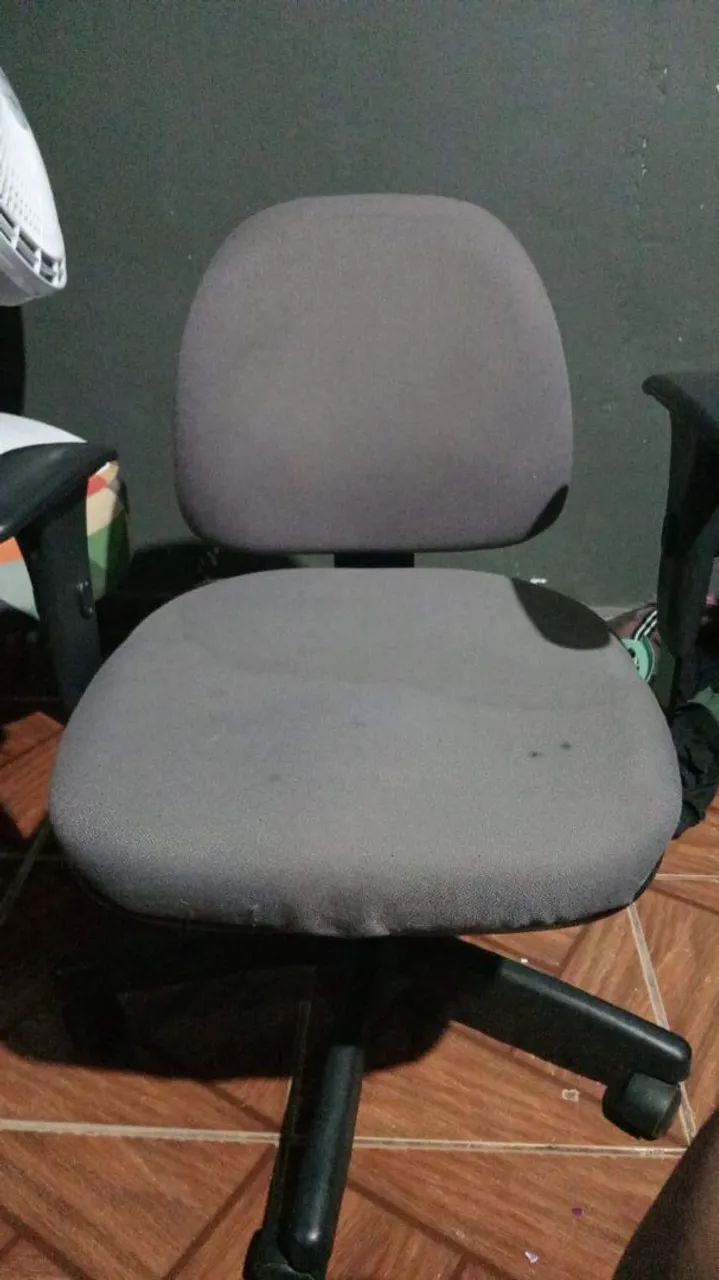 Cadeira de escritório simples  - Foto 2