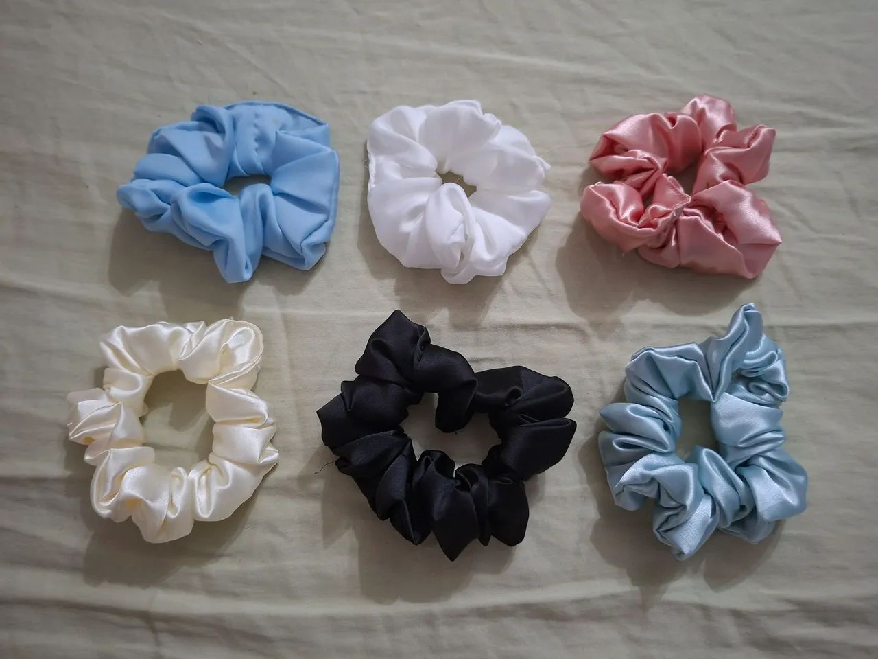 Kit de Scrunchies de Cetim Dona Gaveta