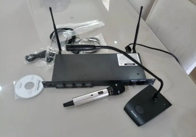 2 Microfones Digitais Profissionais Sem Fio. Um de Púlpito e outro de Mão.