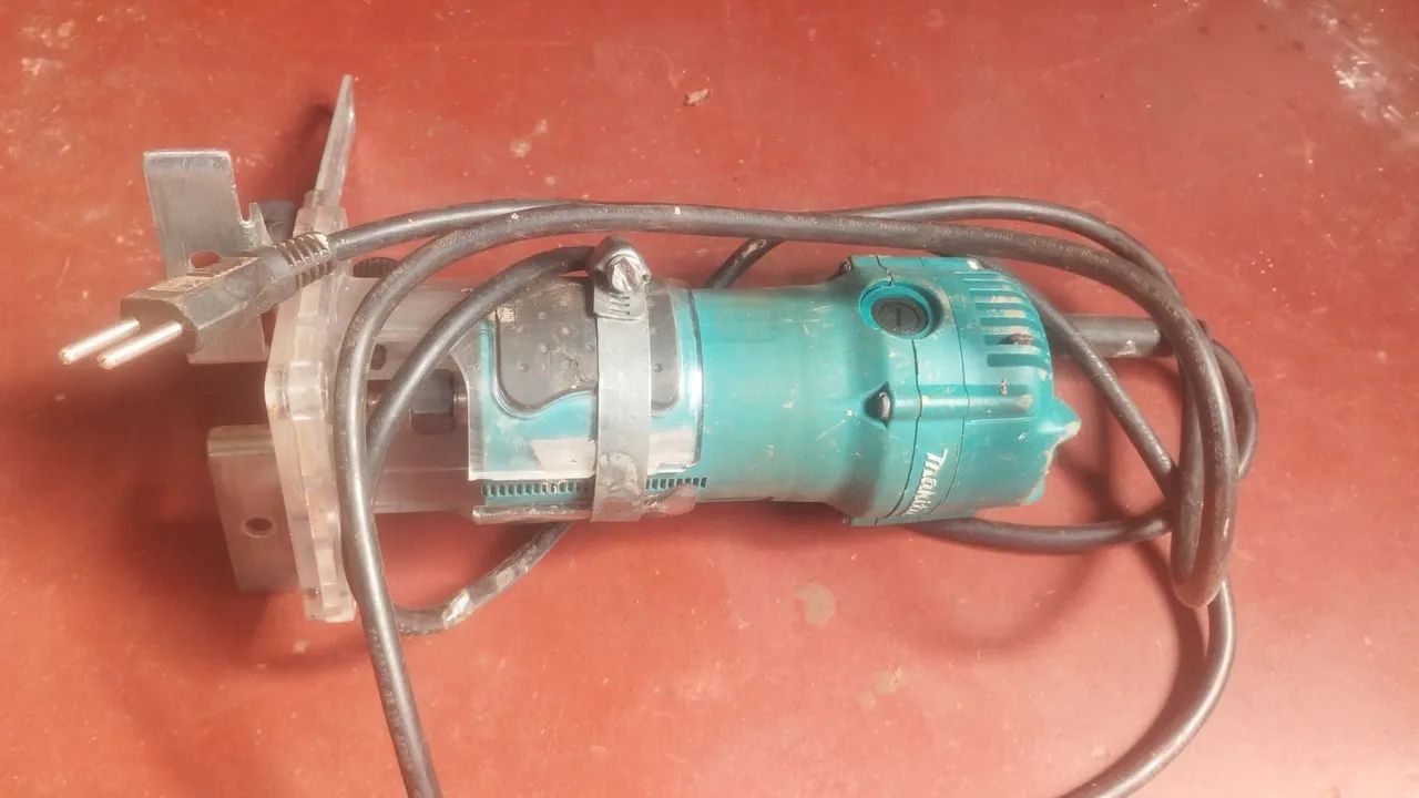 Tupia Makita Manual  