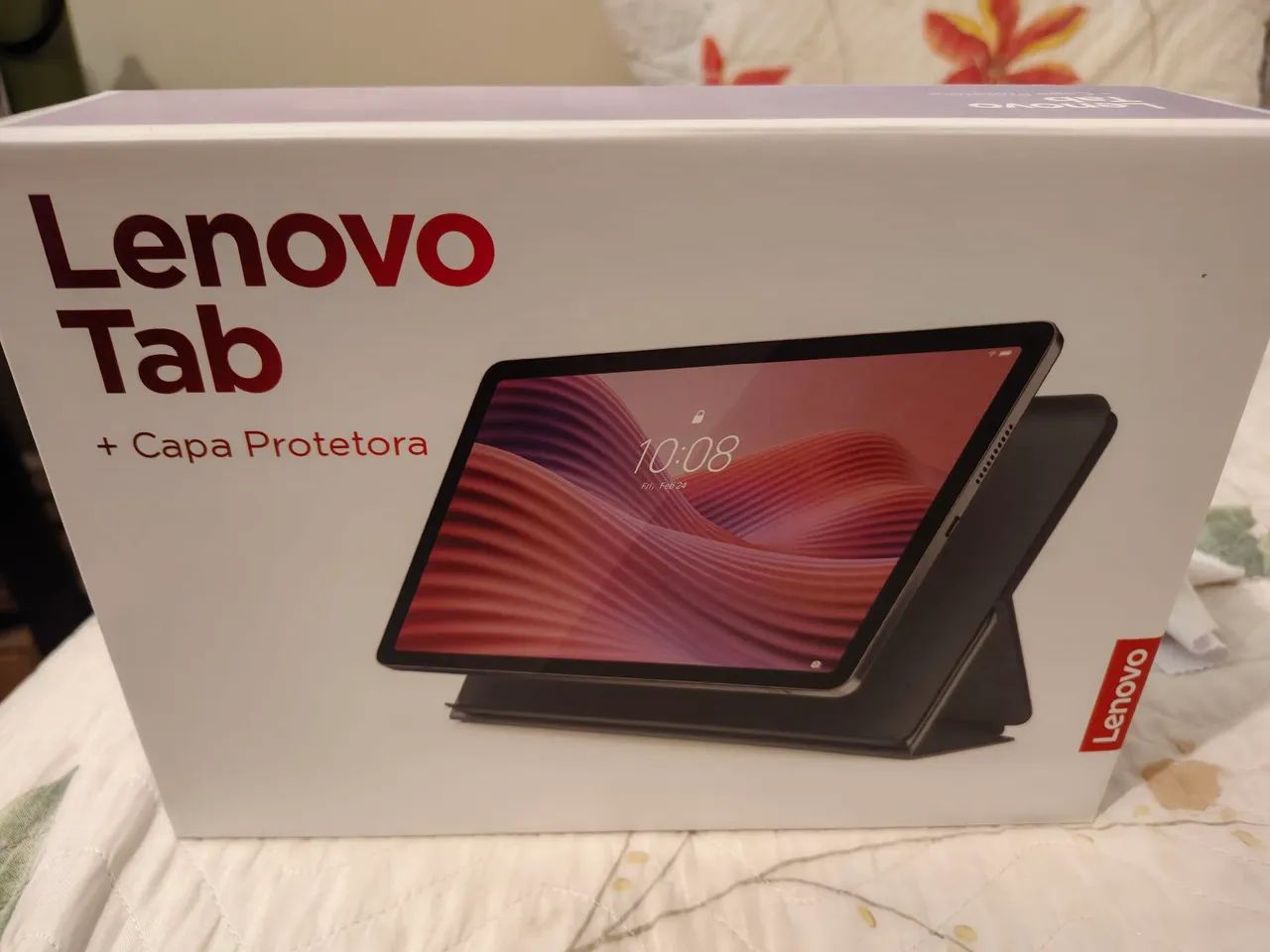 Tablet Lenovo com capa. Completo.