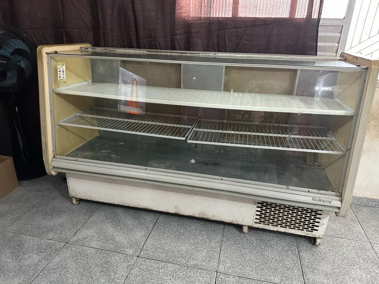 balcão expositor/vitrine da Gelopar