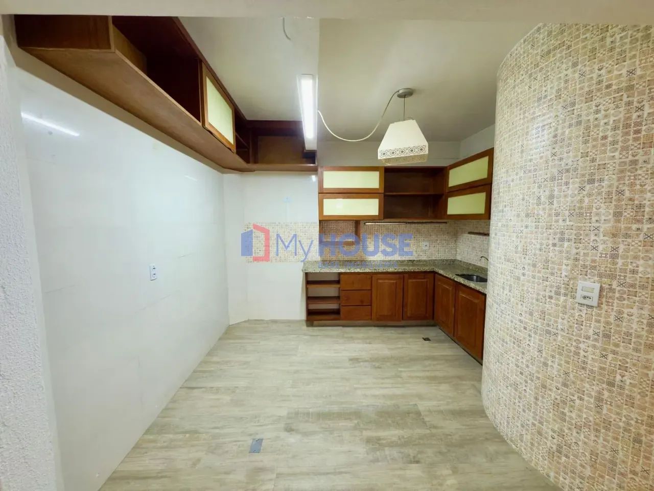 Casa Triplex Semi Mobiliada com 3 Suítes, Piscina e Garagem Coberta no Centro da Cidade  P - Foto 2