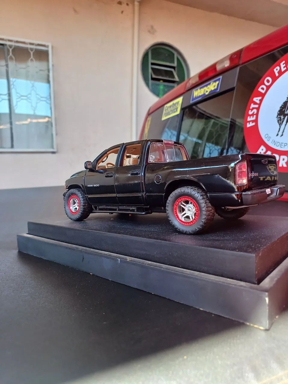 Coleção caminhonete ram 1500 1:18 - Foto 2