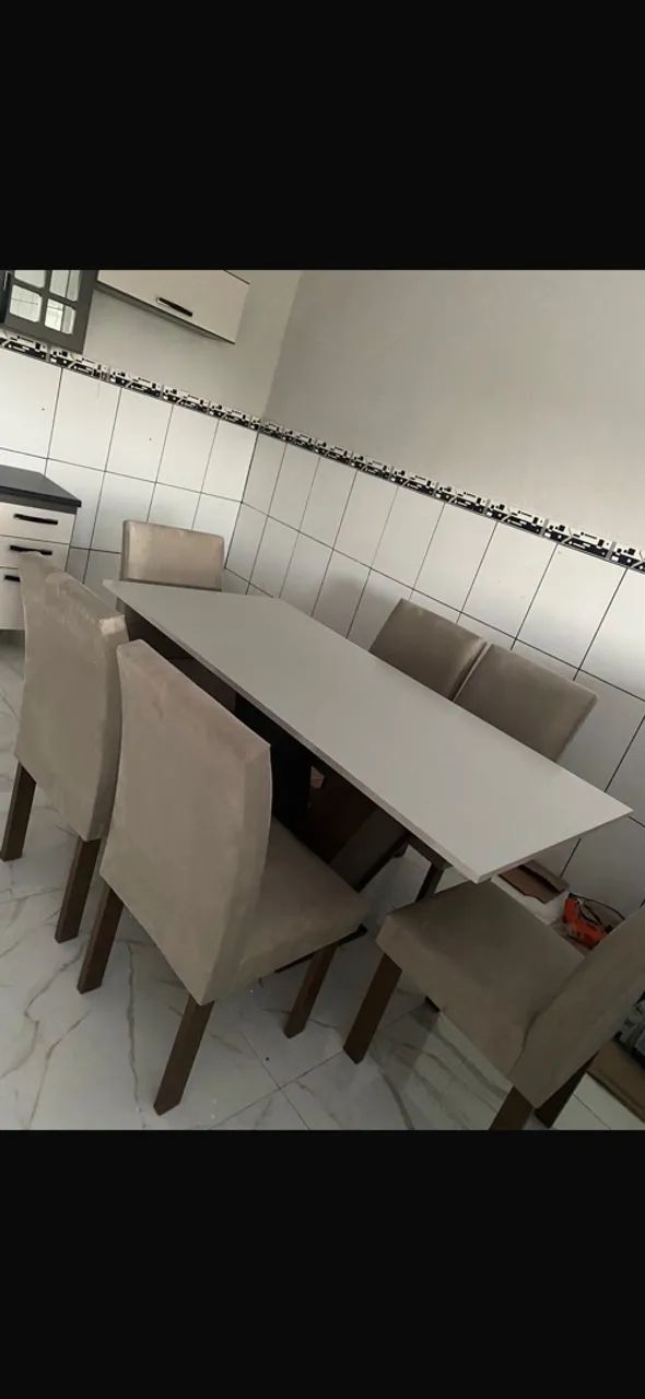 Mesa com 6 cadeiras 