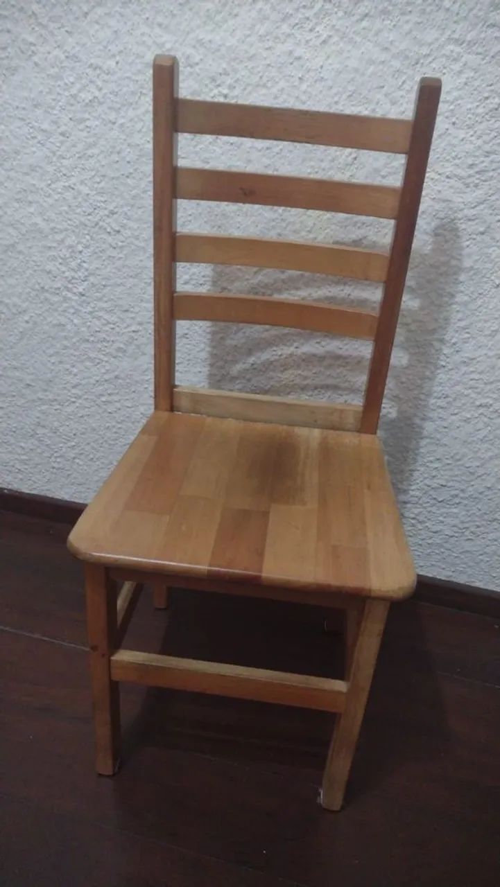 Vendo cadeiras de madeira