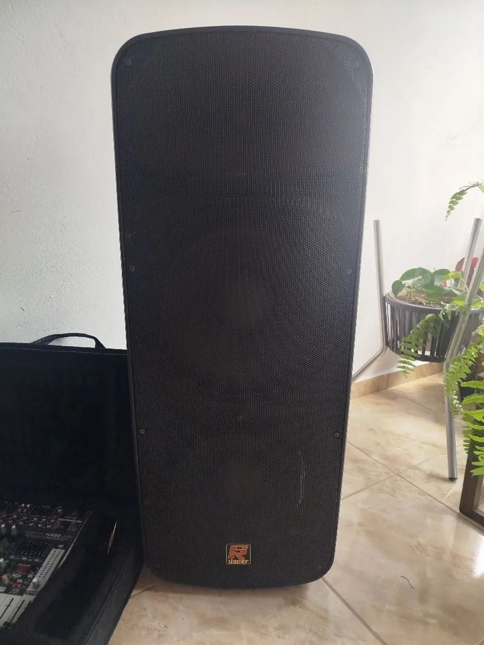 Caixa de som + mesa e microfones - Foto 4
