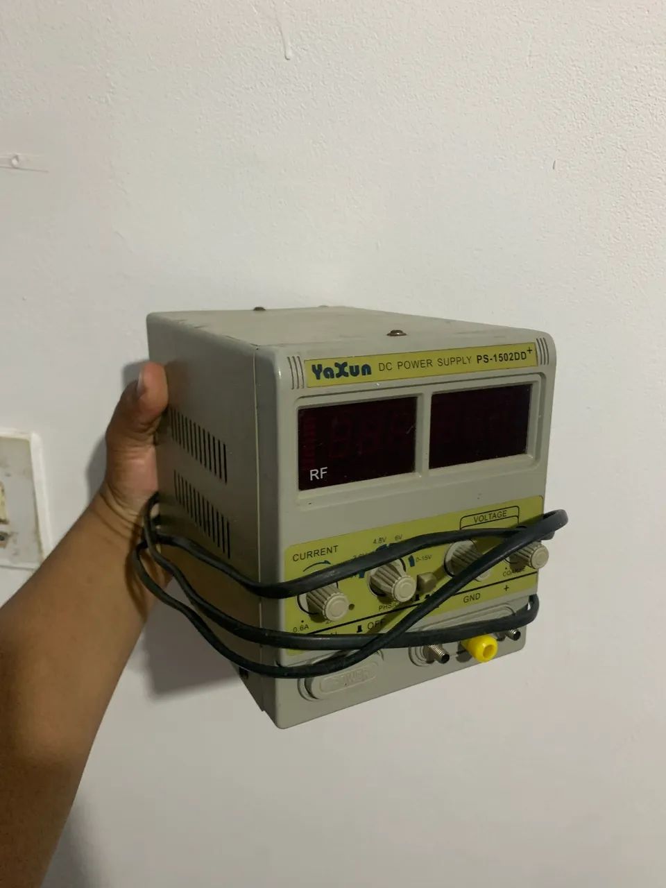 Fonte de bancada yaxun DC power 