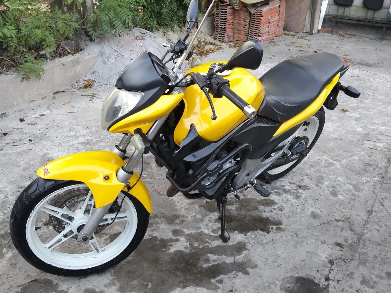 Chama na CB 300 ano 2012 