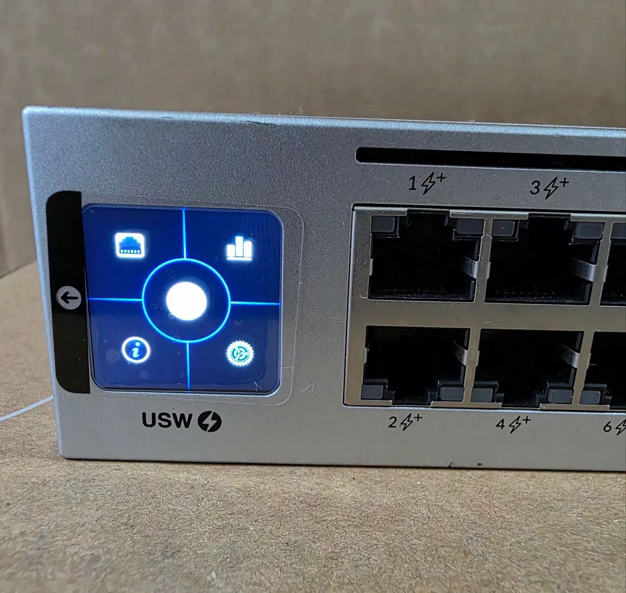 Switch Ubiquiti USW 48 PO  - Foto 3
