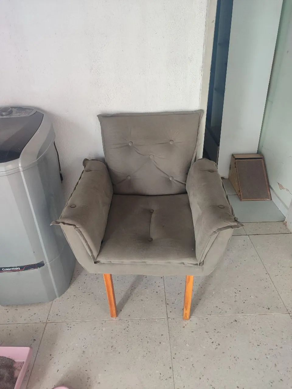  vende se 2 poltronas semi novas, apesar de ser usada estão sem marca de uso. - Foto 4