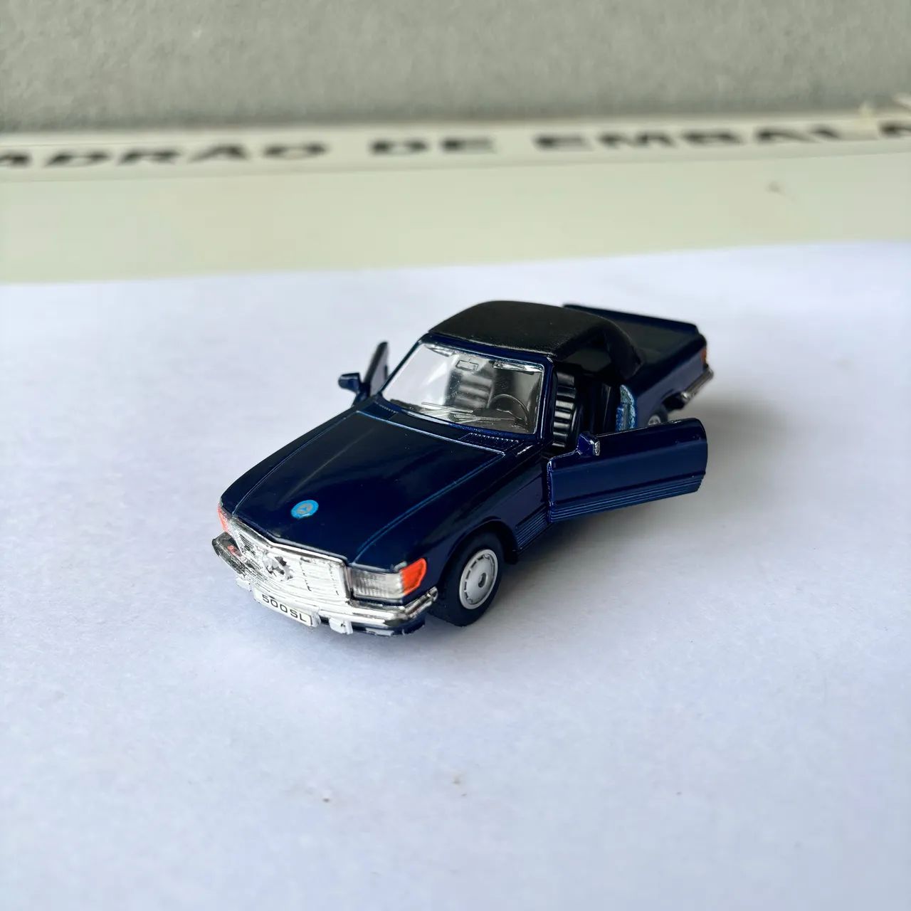 Lote com 4 Miniaturas de Carros Clássicos - Colecionáveis - Foto 4