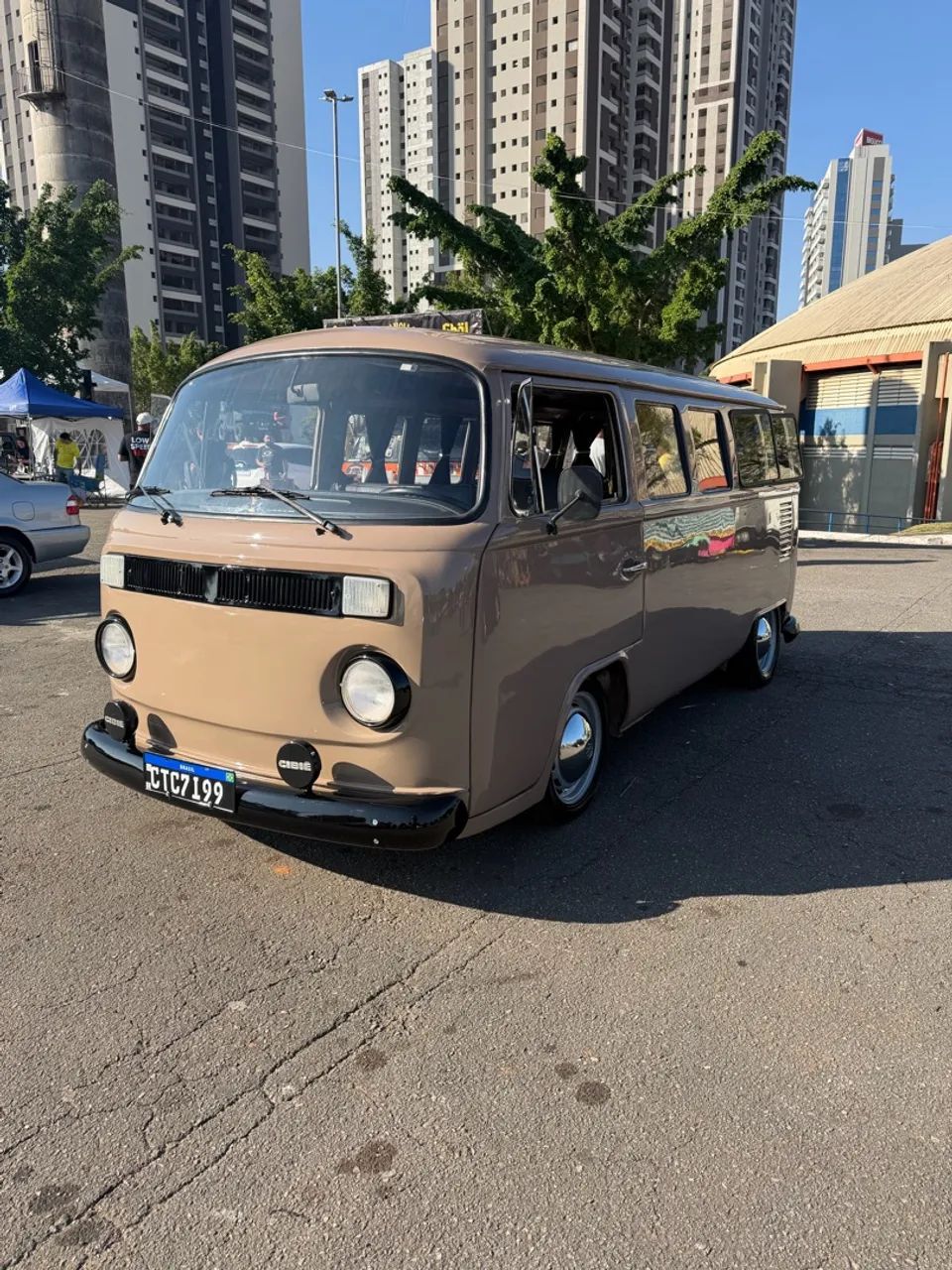 Volkswagen Kombi Standard/ Luxo/ Serie Prata 1977