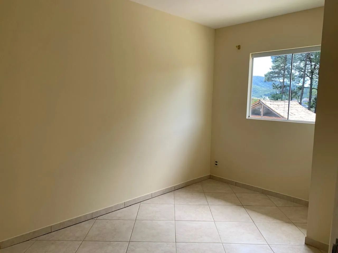 Vendo apartamento no bairro Rio Vermelho em Florianópolis. 
