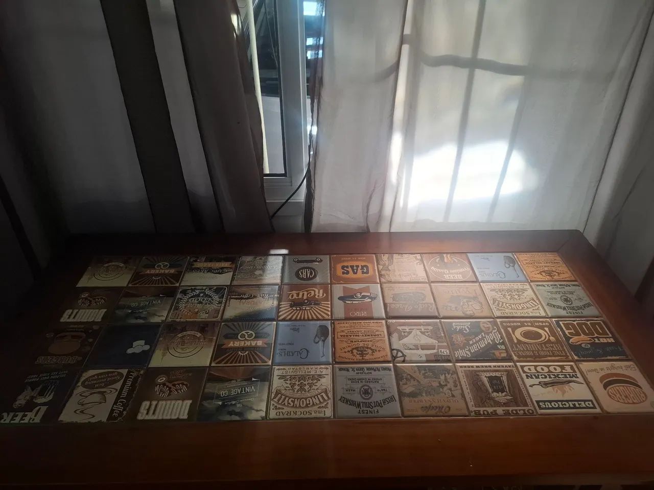 Mesa retro com 02 banqueta 