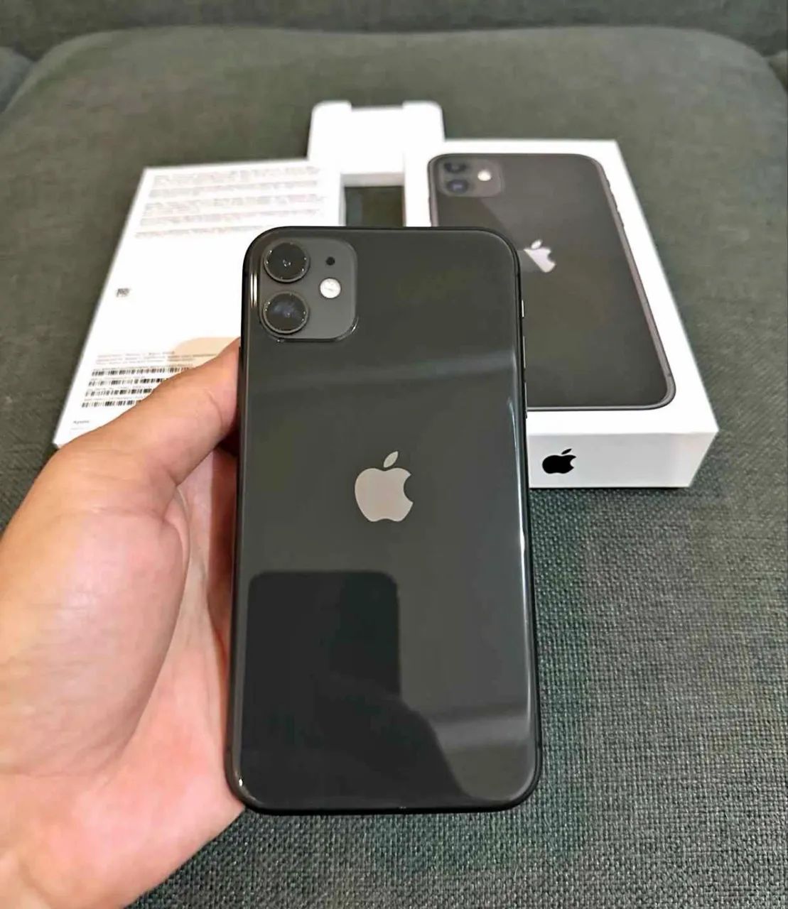 iPhone 11 64GB semi novo funcionando tudo 