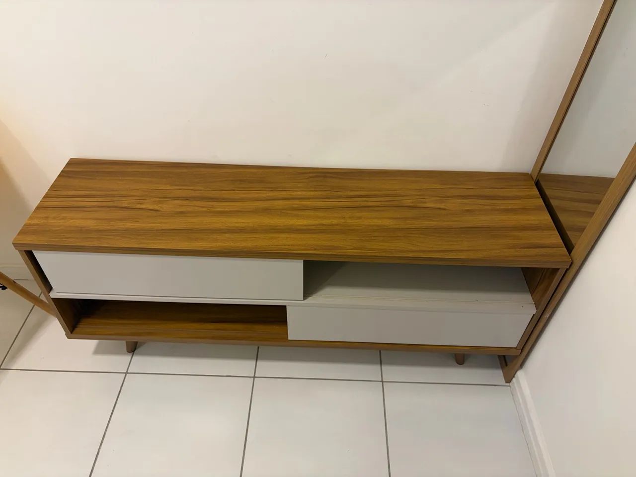 Rack/Estante para TV - Cor Madeirado e Branco - Foto 3