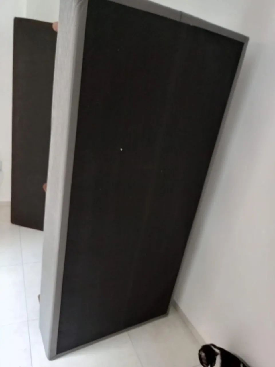 Vendo 2 bases cama de solteiro + colchão solteiro