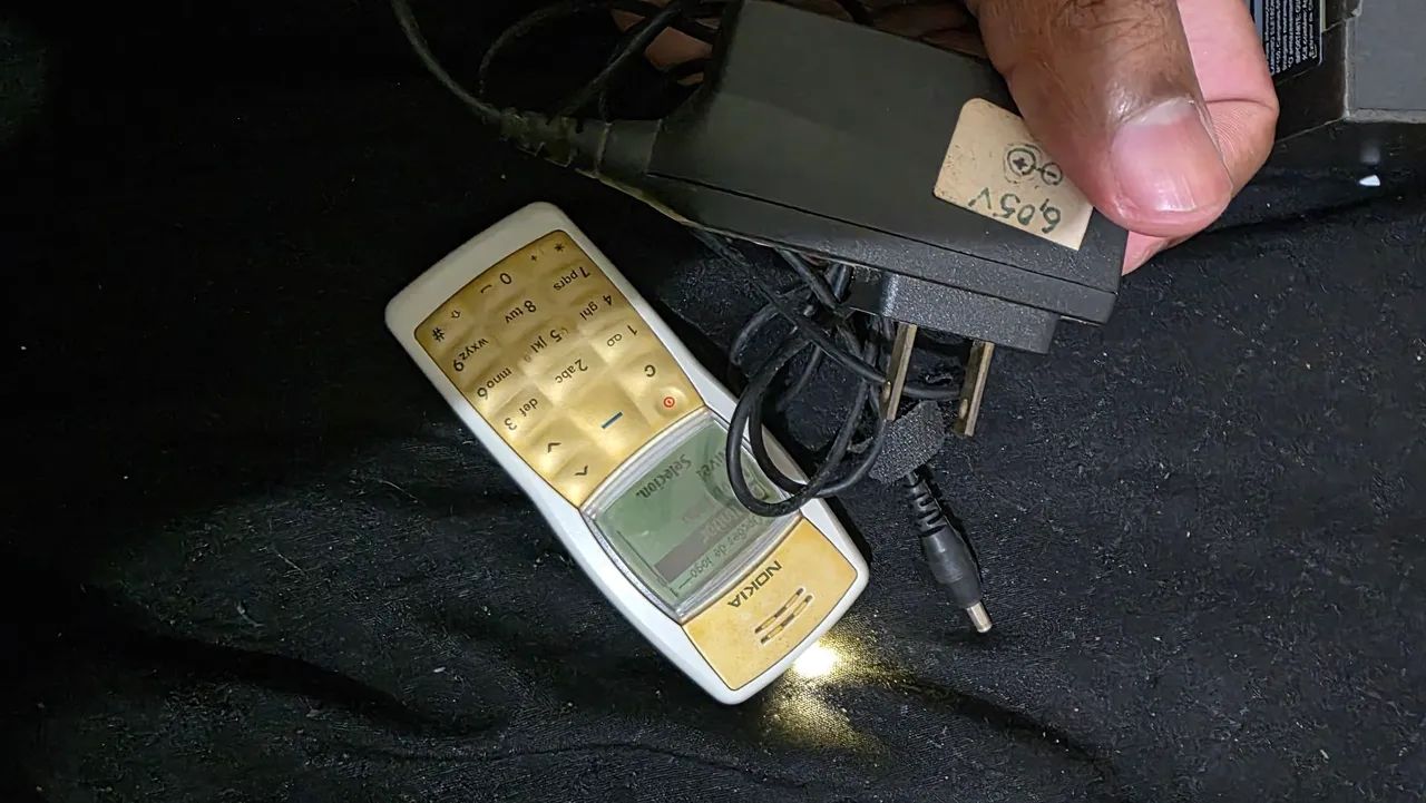 Nokia 1100 retrô funcionando  - Foto 3