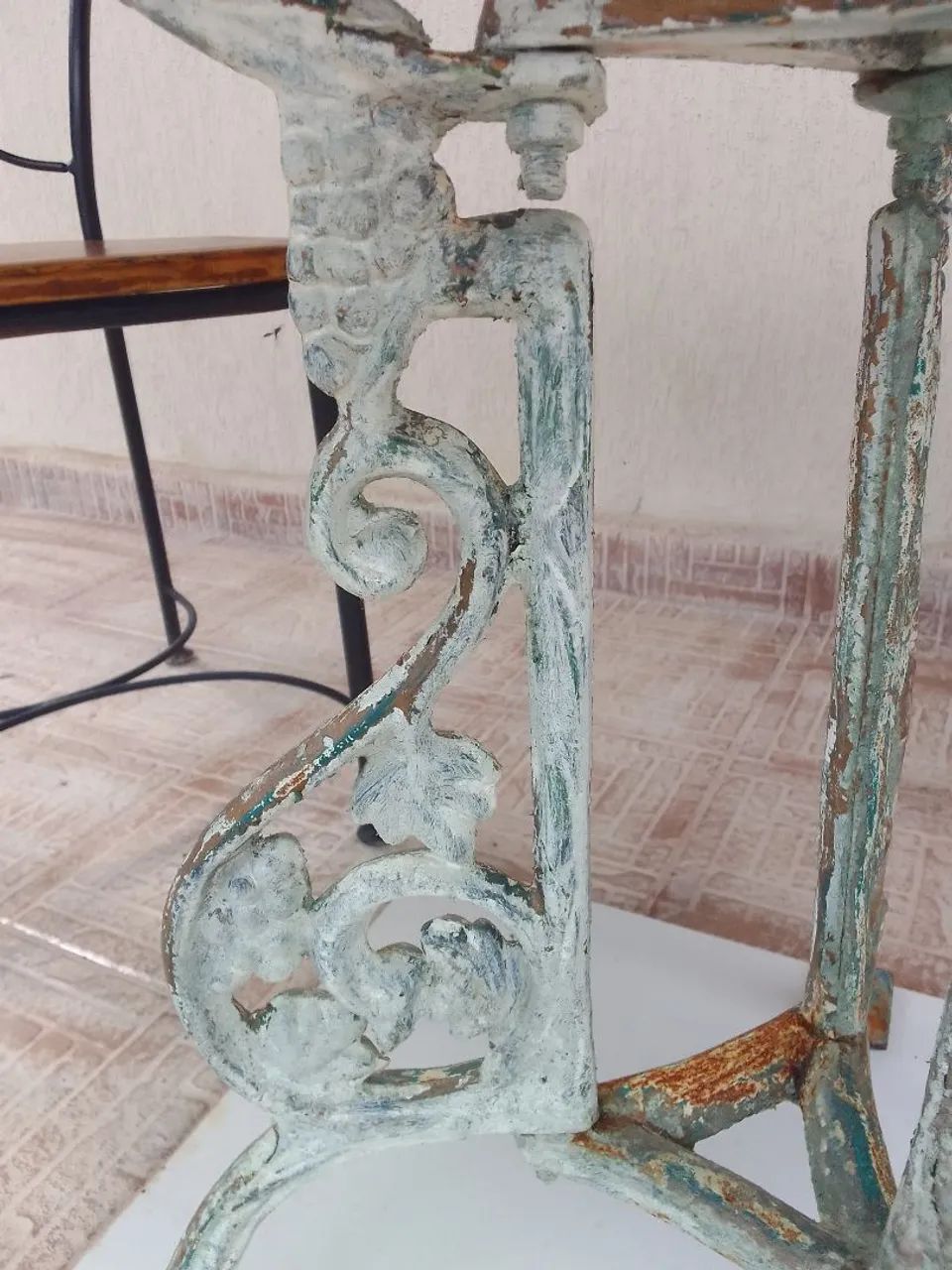 Mesa em granito com 2 cadeiras.Conservada - Foto 5