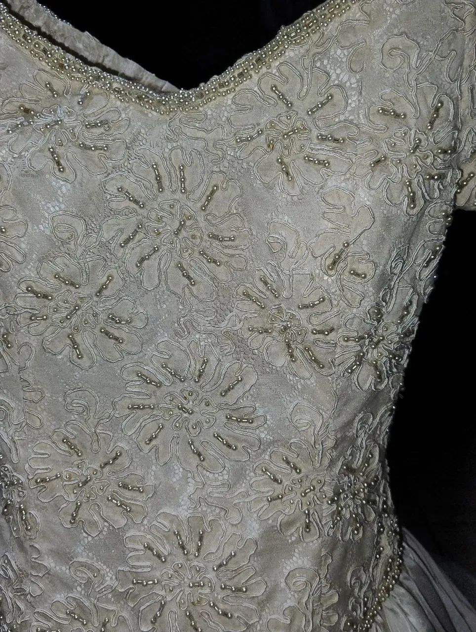 Vestido de Noiva Clássico Estilo Princesa com Cauda Longa e Pedrarias - Foto 3
