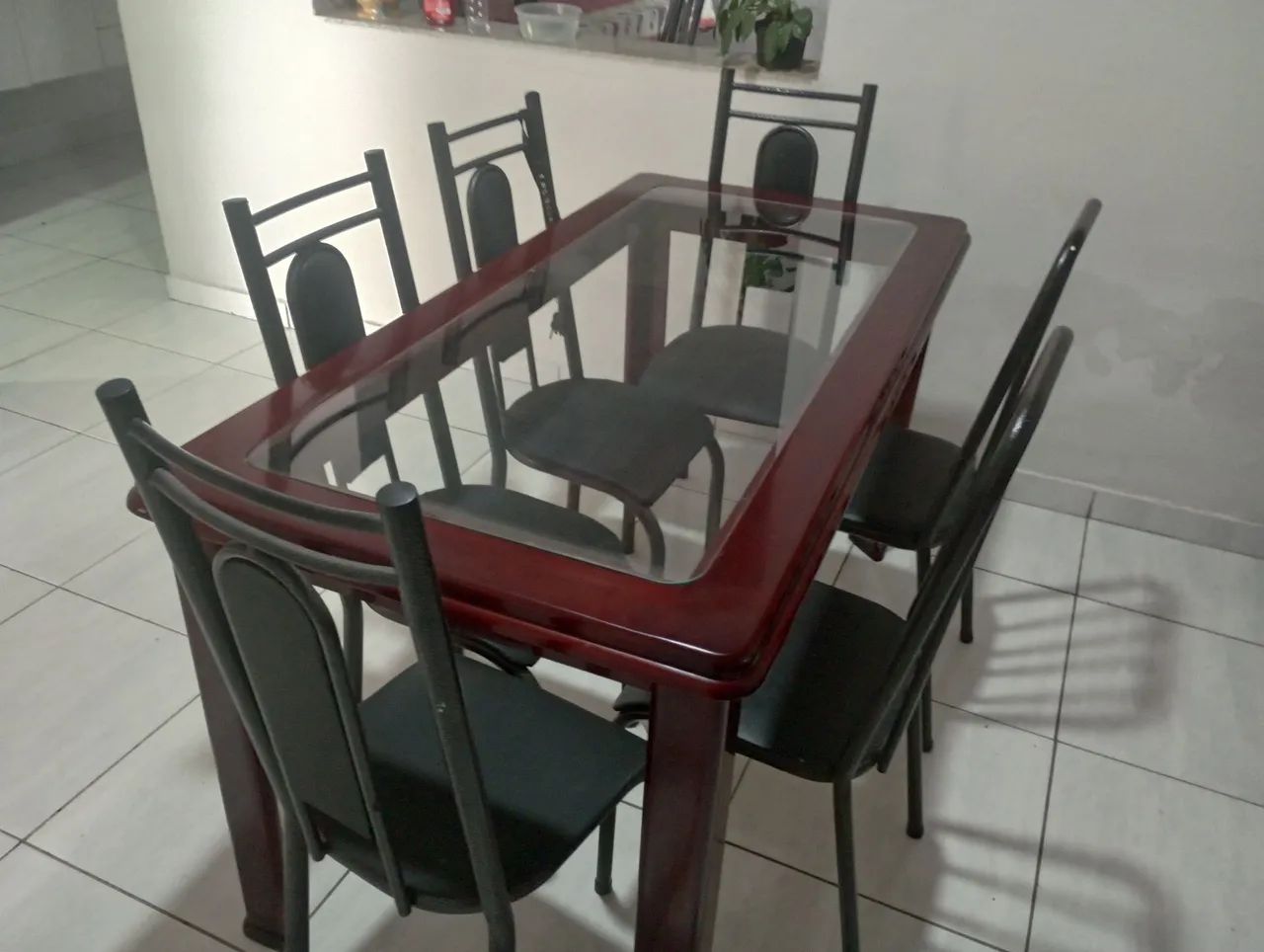Mesa de jantar de vidro 6 cadeiras - Aceito troca - Foto 2