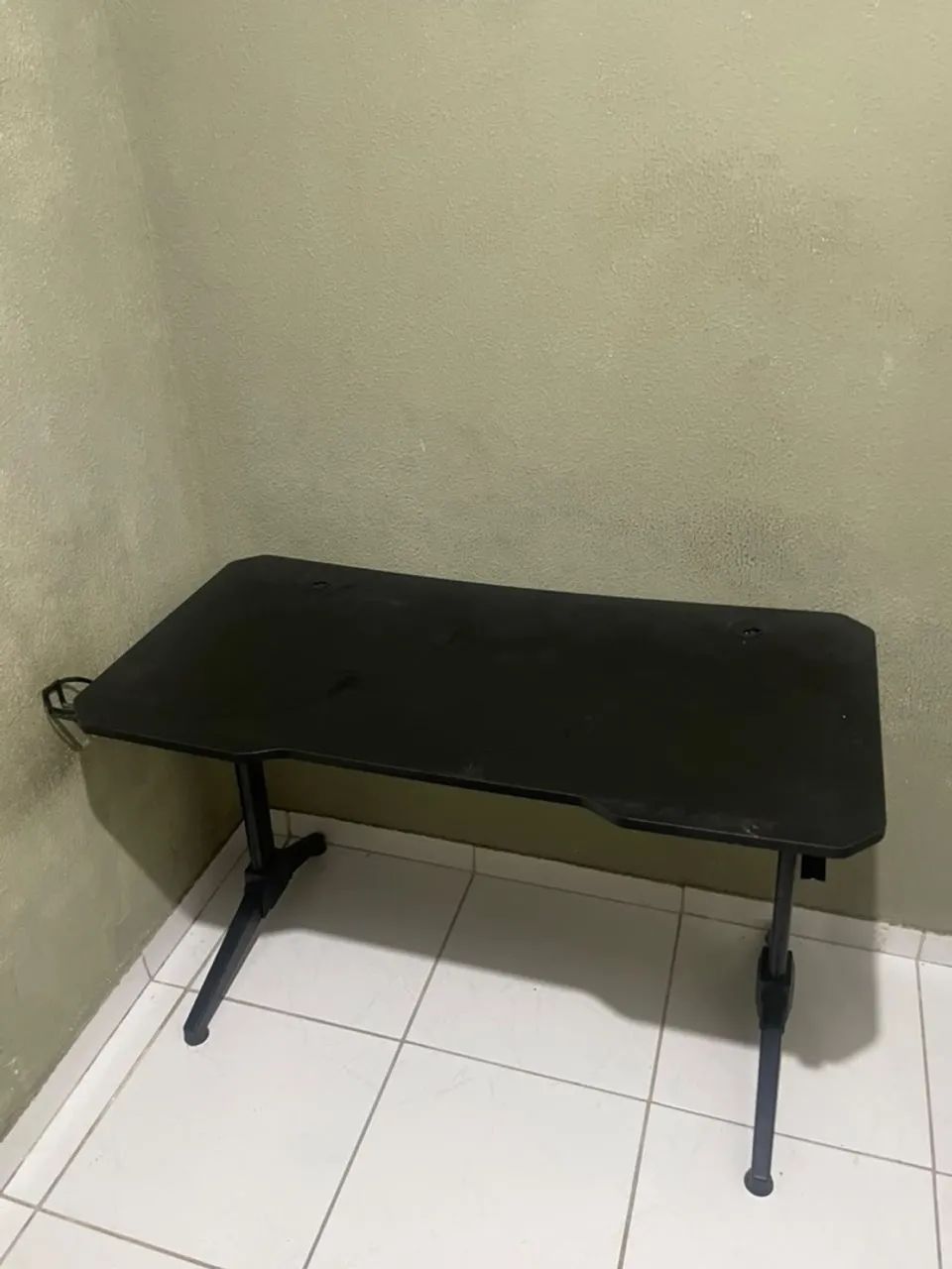 MESA GAMER KBM PRATICAMENTE NOVA  - Foto 3