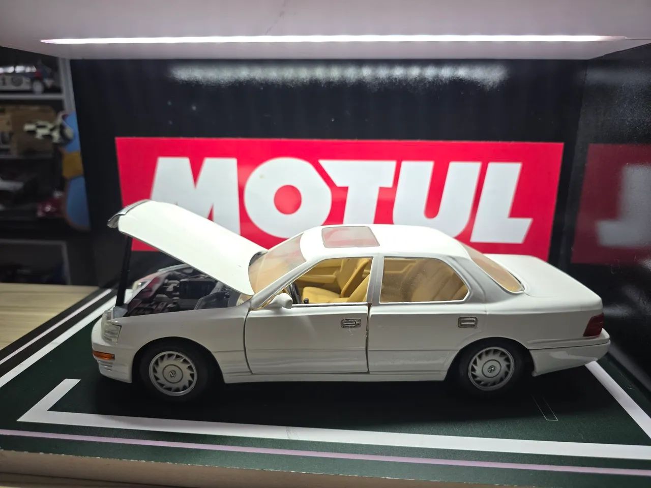 USF40　lexus LS　460 　1/18 ジャンク　箱無　40系 Miniatura 1:18 Lexus LS 400 Miniatura do jogo street fighter