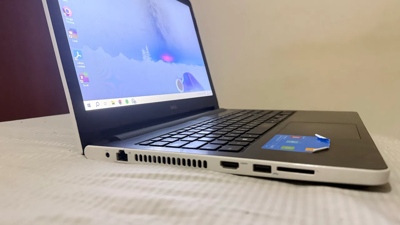 DELLの Inspiron 15 5558 Celelon notebook dell inspiron 15 5558